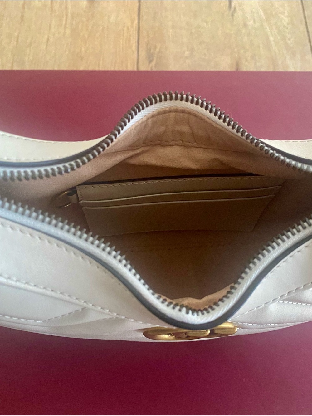 Gucci White Quilted GG Shoulder Bag with Gold Hardware - Picture 11 of 16